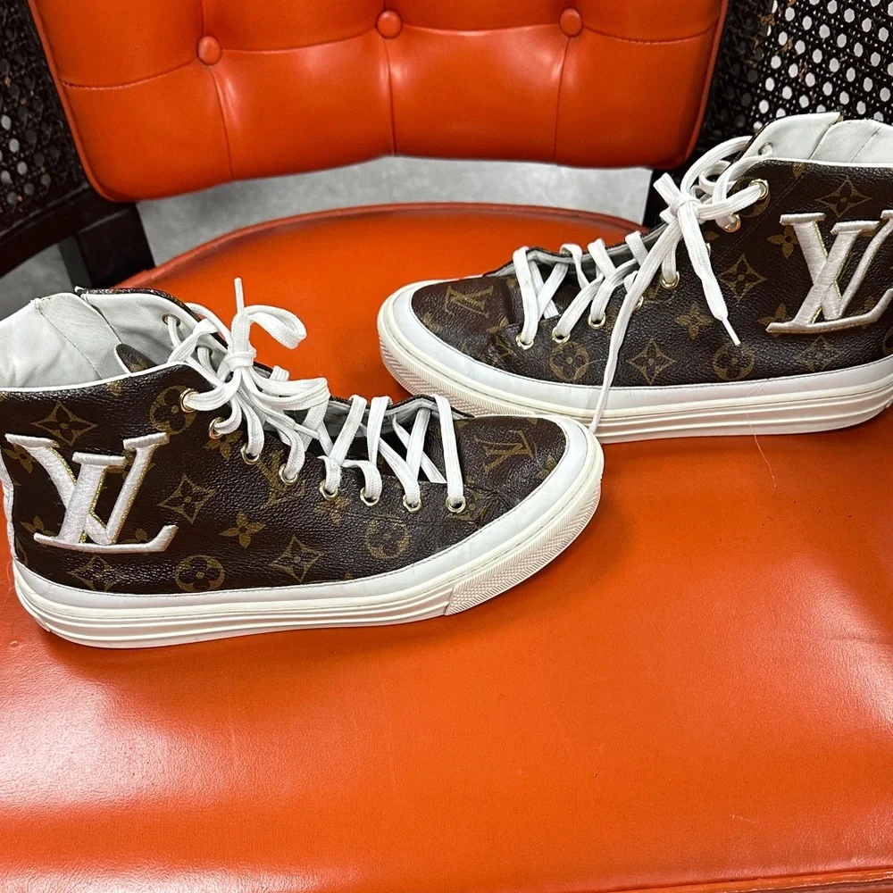 Authentic Louis Vuitton Brown Monogram High-Top Sneakers with White Laces - Picture 3 of 6